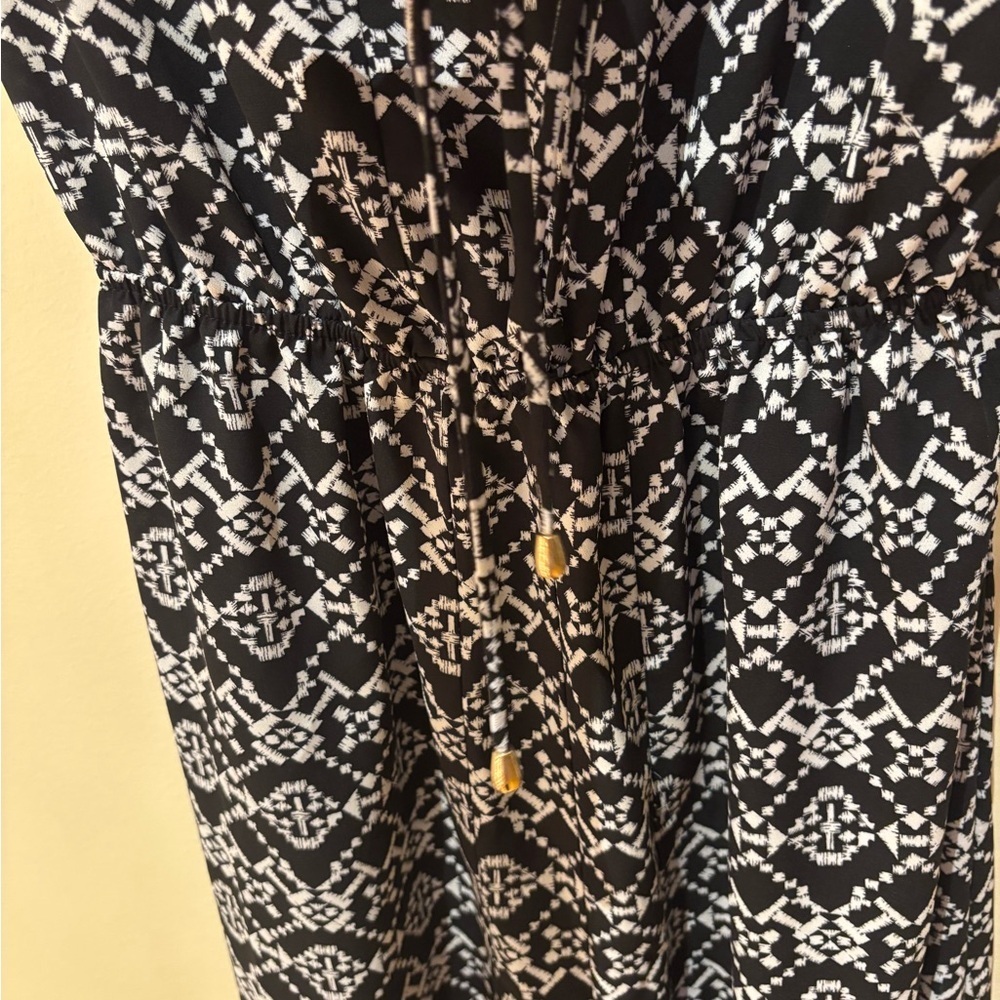 Elegant Black and White Patterned Maxi Dress - Picture 3 of 3